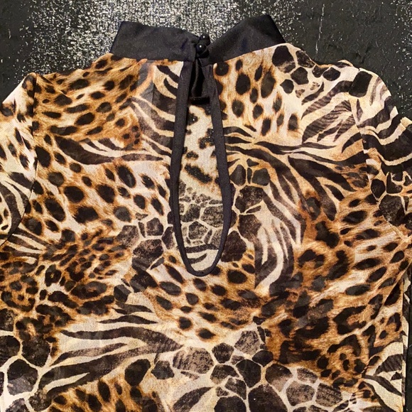 Very nice, size small, 2 piece, animal print, top and pants set! - Picture 3 of 4